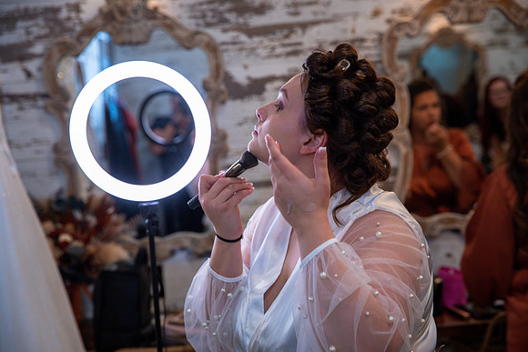 2-Bridesmaids-Getting-Ready-1