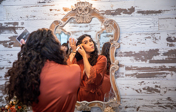 2-Bridesmaids-Getting-Ready-6