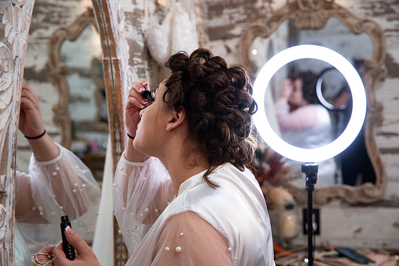 2-Bridesmaids-Getting-Ready-10