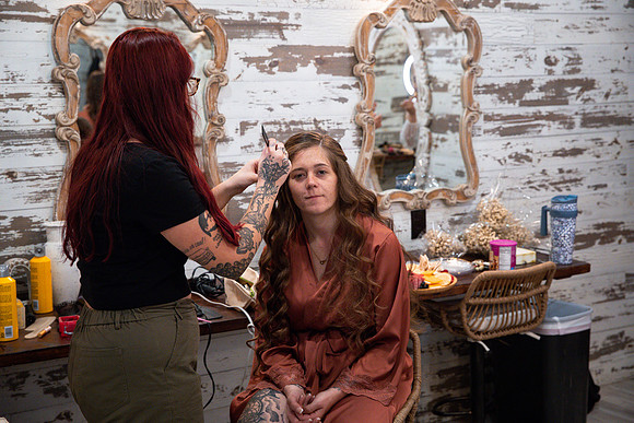 2-Bridesmaids-Getting-Ready-12