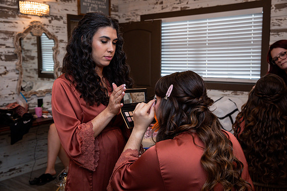 2-Bridesmaids-Getting-Ready-15