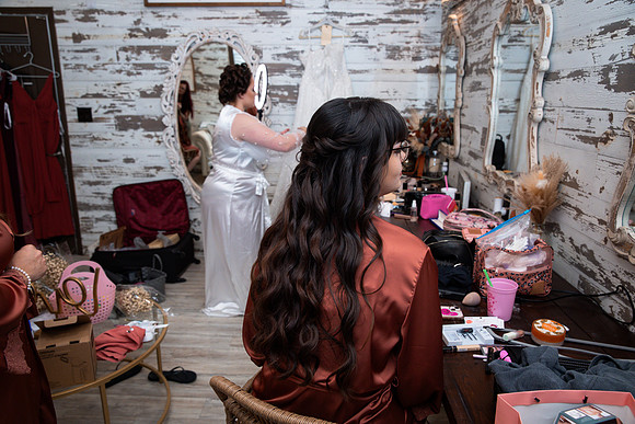 2-Bridesmaids-Getting-Ready-18