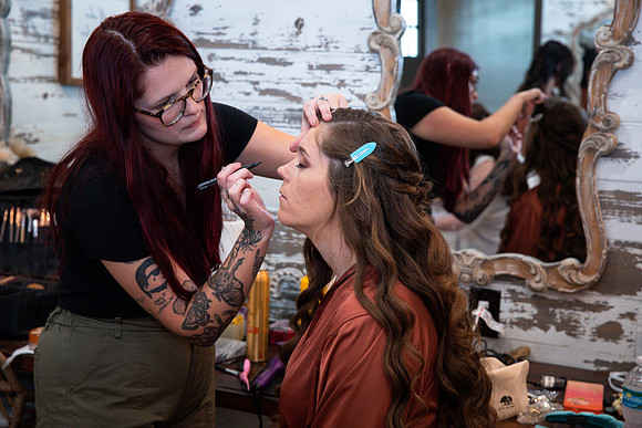 2-Bridesmaids-Getting-Ready-22