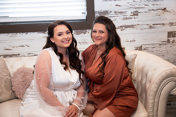 2-Bridesmaids-Getting-Ready-32