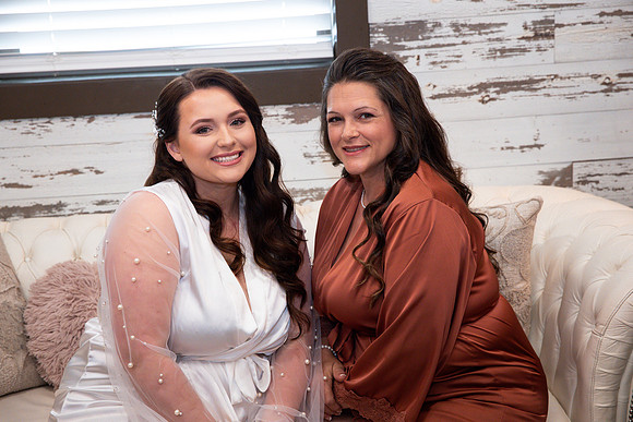 2-Bridesmaids-Getting-Ready-34