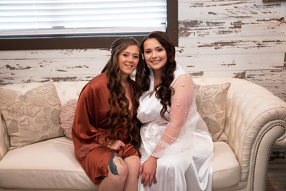 2-Bridesmaids-Getting-Ready-37