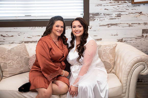 2-Bridesmaids-Getting-Ready-38