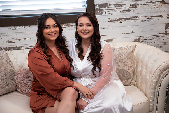 2-Bridesmaids-Getting-Ready-44