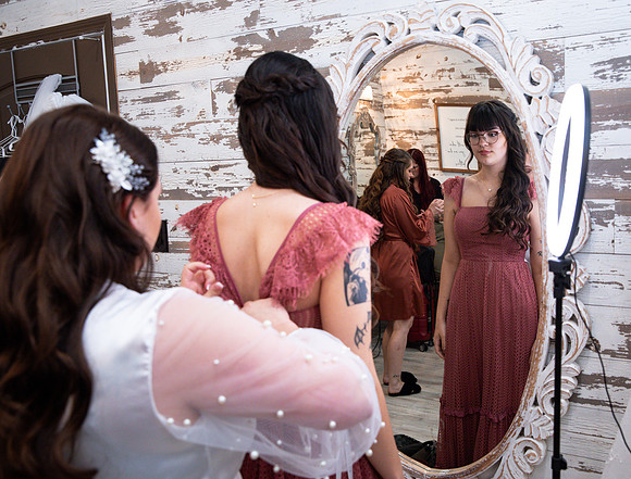 2-Bridesmaids-Getting-Ready-58