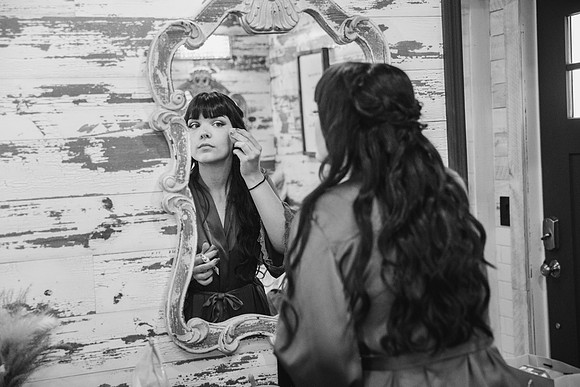 2-Bridesmaids-Getting-Ready-B&W-1
