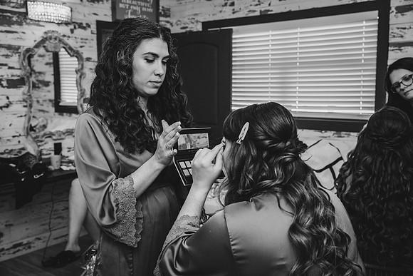 2-Bridesmaids-Getting-Ready-B&W-2