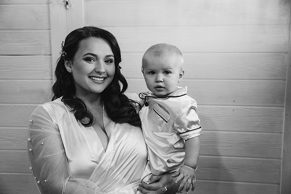 2-Bridesmaids-Getting-Ready-B&W-4