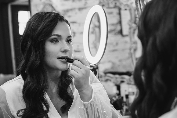 2-Bridesmaids-Getting-Ready-B&W-5
