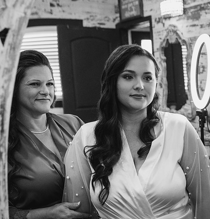 2-Bridesmaids-Getting-Ready-B&W-6