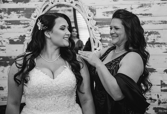 2-Bridesmaids-Getting-Ready-B&W-10