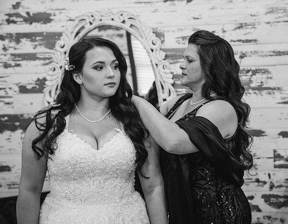 2-Bridesmaids-Getting-Ready-B&W-9