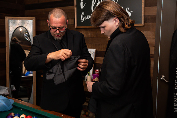 3-Groomsmen-Getting-Ready-3
