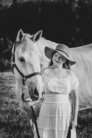 B&W Olivia-9738