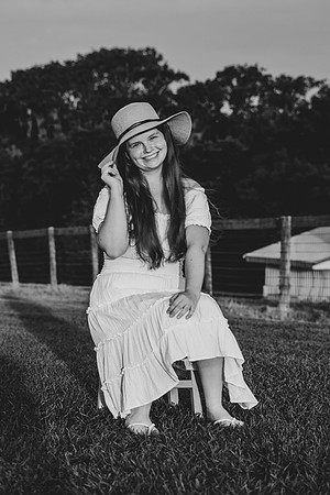 B&W Olivia-9998